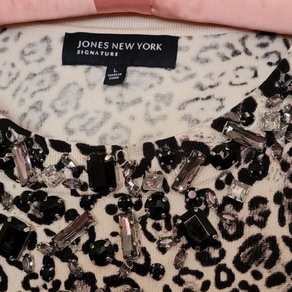 #027 Jones New York- Leopard Print Jeweled Neckline Sweater.sz L - Picture 3 of 6